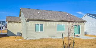 Rent Special !!! 4-Bedroom Ranch in Clive with a Finished Basement & 3-Car Garage! Gallery 28