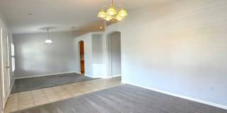 Beautiful 3 Bed 2 Bath Ranch Pool Home! Lawn & Pool Care Included! Gallery 13