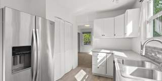 Room in 5 Bedroom Home at Carlton Ave Gallery 5