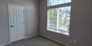Beautiful 2BD/1.5BA Condo located in the Edgewater at South Hill **MOVE-IN SPECIAL** Beautiful 2BD/1.5BA Condo located in the Edgewater at South Hill **MOVE-IN SPECIAL** Gallery 7