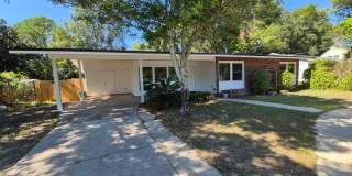 Charming 2 Bedroom 1.5 Bath for Rent Gallery 1