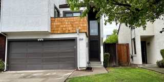 $3490 -- Beautifully Upgraded 3BR Townhome in Northgate Gallery 1