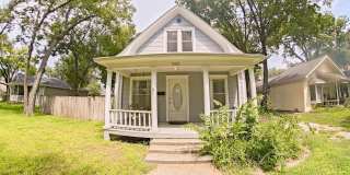 Fenced In Back Yard + Close to Manhattan Shopping Center + Pet-Friendly + Washer & Dryer Included! Available August 17th! Gallery 1