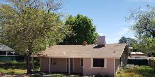 Adorable 2 bed / 1 bath with amazing yard Gallery 1