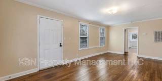 1921 Reynolds Street Gallery 25