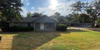 401 N Neathery Avenue Gallery 1
