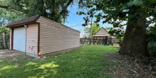 Madison/W.95th neighborhood : 3 bedroom/1 bath single family house available NOW. Gallery 7