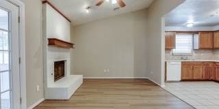 2 Bed Jack & Jill Bathroom  2 Car Garage With Office In The Heart of Yukon! Gallery 9