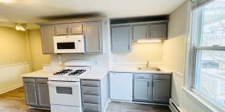 NEWLY RENOVATED 4-BED PENTHOUSE UNIT WITH EASY ACCESS TO HIGHWAY AND PUBLIC TRANSPORTATION! Gallery 6
