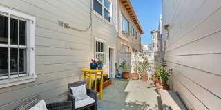 Stunning, Pet Friendly Edwardian 2BR Remodel in Prime location Gallery 35