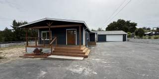 Beautiful Modern 2/2 Country Home - 985 Eastman Lane Gallery 1