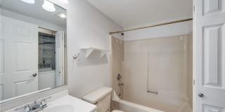 2Bd/2Ba Kirkland Condo Gallery 15