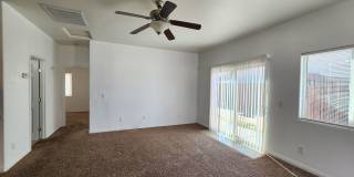 Beautiful 2 bedroom / 1 bathroom unit with all APPLIANCES included Gallery 12