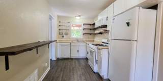 Charming 3 Bed 1.5 Bath home walkable to campus Gallery 8