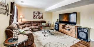 Huge room in a large shared home, private bathroom, great neighborhood, friendly roommates! Gallery 25