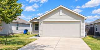 Spacious 3-Bed, 3-Bath Home with Open-Concept Layout Gallery 1
