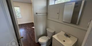 Charming 2 Bedroom Home Minutes from Downtown Greenville Gallery 5