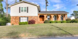 Great Location 4 Bedroom Gallery 1