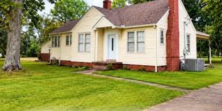 NEW LISTING - South Jackson NEW LISTING - South Jackson Gallery 1