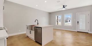 1910 E Houston St - BLDG.4 Gallery 9