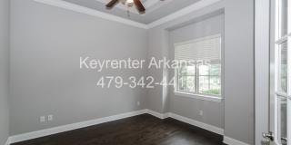 Gorgeous 3 bed/3 bath home in great Bentonville neighborhood Gallery 7