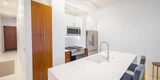 400 S Old Woodward Avenue Gallery 20