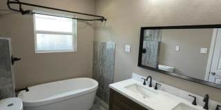 Stunning 3 bedroom, 2 bath home AVAILABLE NOW! Gallery 11
