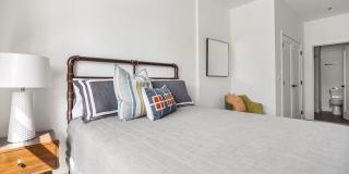 Station 250 Mundelein Gallery 18