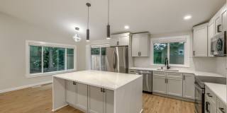 Bright & Charming 4bed/2.5bath in Desirable Edmonds Neighborhood! Gallery 5