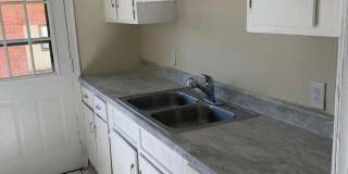 Cozy Two Bedroom Bungalow! Gallery 7