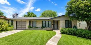 Dellview Neighborhood~Charming Mid-Century Home with Large Backyard Dellview Neighborhood~Charming Mid-Century Home with Large Backyard Gallery 1