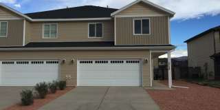 Duplex in Suburban Neighborhood Gallery 1