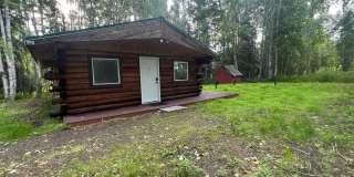 Cozy 1 Bedroom Log Home in North Pole! Gallery 1