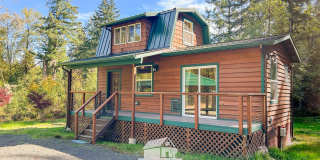 A Cozy Woodland Retreat Just Minutes from Olympia Gallery 1