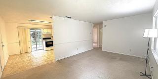 Charming 2 bedroom 1.5 bathroom home Gallery 5
