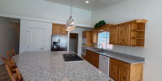 SPACIOUS HOME IN LAVERKIN FOR RENT! Gallery 12