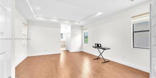 10250 NW 76th Ter Gallery 13