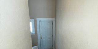 Great Location! Gallery 24