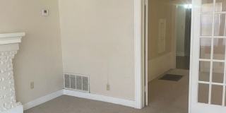 2 bed 1 bath for lease near downtown Gallery 10