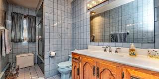 4565 Madison Avenue Gallery 16