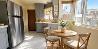 Cozy Two Bedroom Duplex w/ Hardwood Floors! Lovely Kitchen! Lots of Natural Light! Gallery 3
