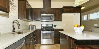 Chic artist-style lofts home with 3 bed 2.5 bath near Boise Greenbelt. Gallery 10