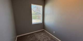 Near Eastside 3 Bedroom 2 Bath with Central air Gallery 23