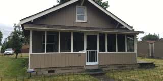 3 Bdrm, 1 Bath Plus Bonus Room! Heart of Yelm! Fully Fenced Yard! Gallery 1