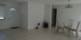 Super Clean Annual 2 bed 1 bath 1 garage home in Kingsway Elementary District Gallery 3