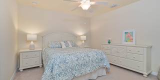 **2 + Den Condo - 1 Car garage - Fully Furnished - Short Term Lease (5.11 - 11.30) ** Gallery 22