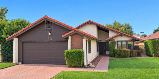 3 Bed, 2 Bath, 2 Car Garage, plus Sunroom! Gallery 1