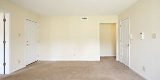 Pet-Friendly Villas at Southern Ridge Apartment Pet-Friendly Villas at Southern Ridge Apartment Gallery 4