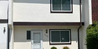 Updated Townhouse In Herndon Gallery 1