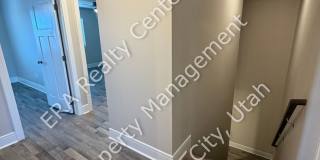 Move-In Bonus!! 3 Bed 2.5 Bath Twin Home in Crescent Hills Gallery 10